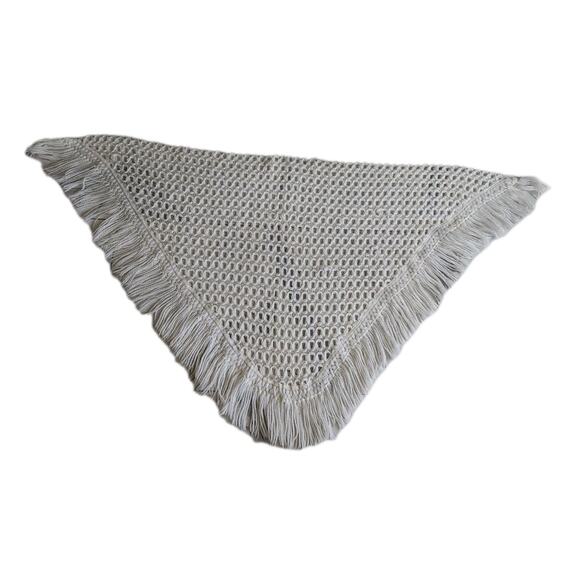 Vintage 60s White Acrylic Crocheted Fringed Shawl Hippy Bohemian Grannycore EUC - Picture 4 of 6